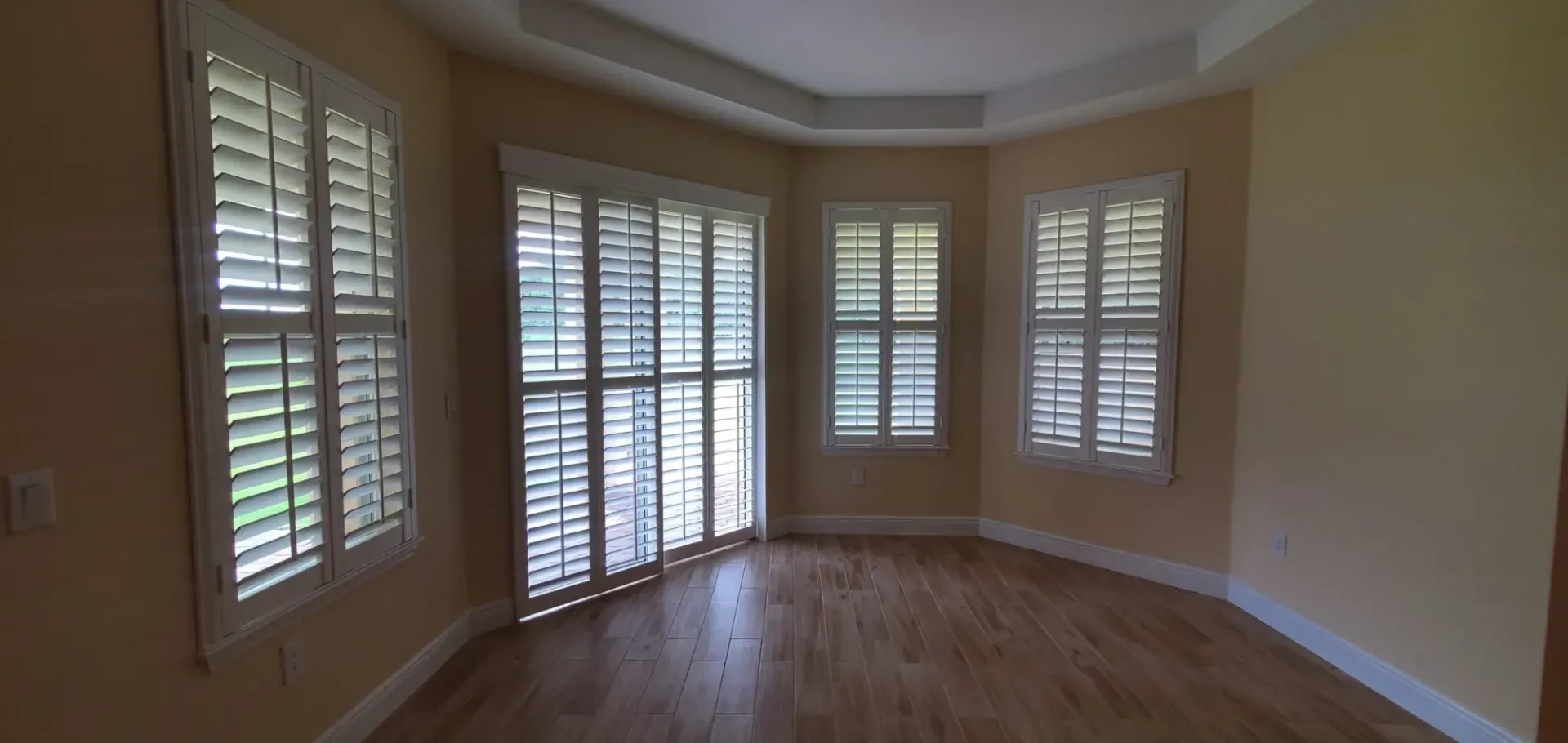 Custom plantation shutters kitchen / dining - A&Q Custom Shutters Orlando