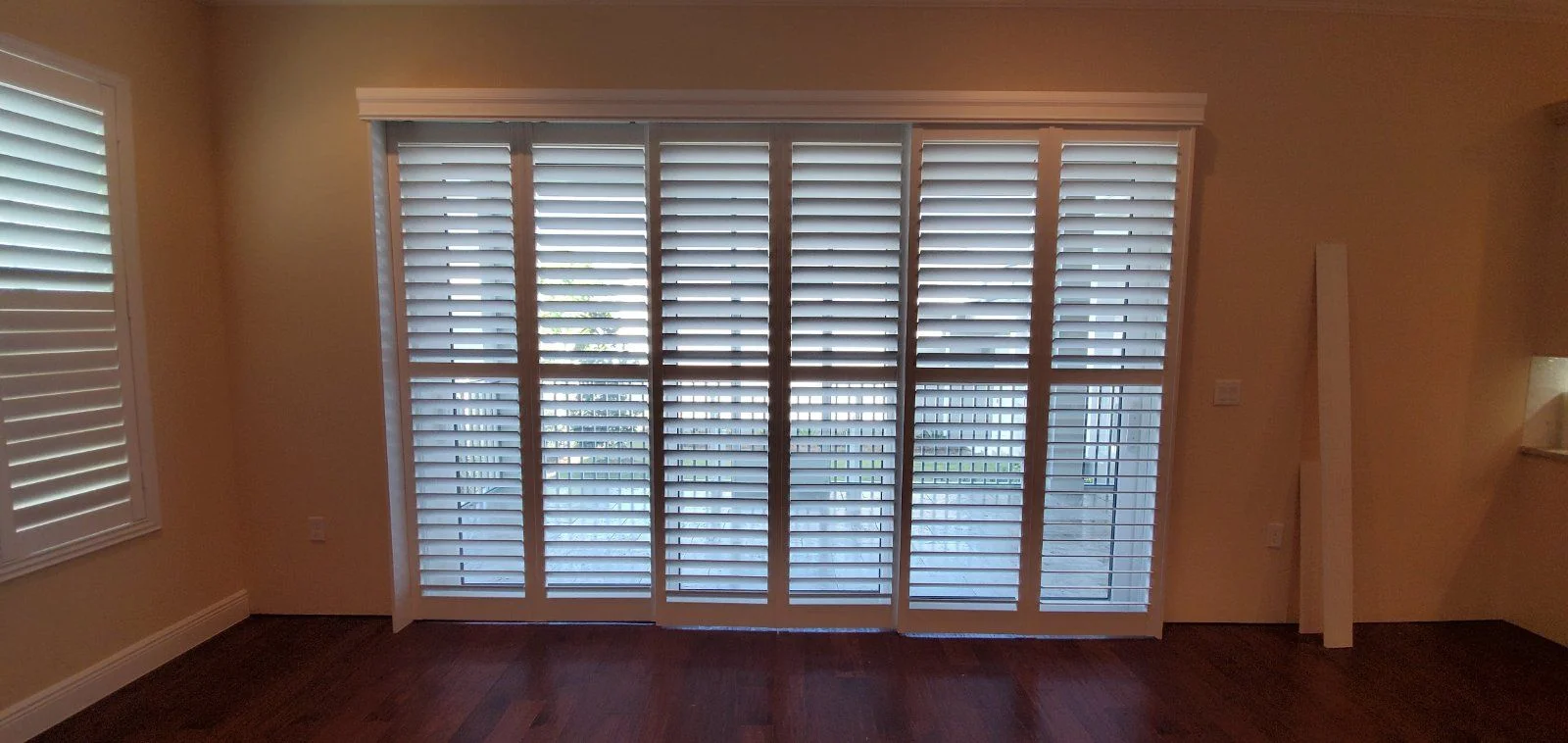 plantation shutters living room - A&Q Plantation Shutters Orlando